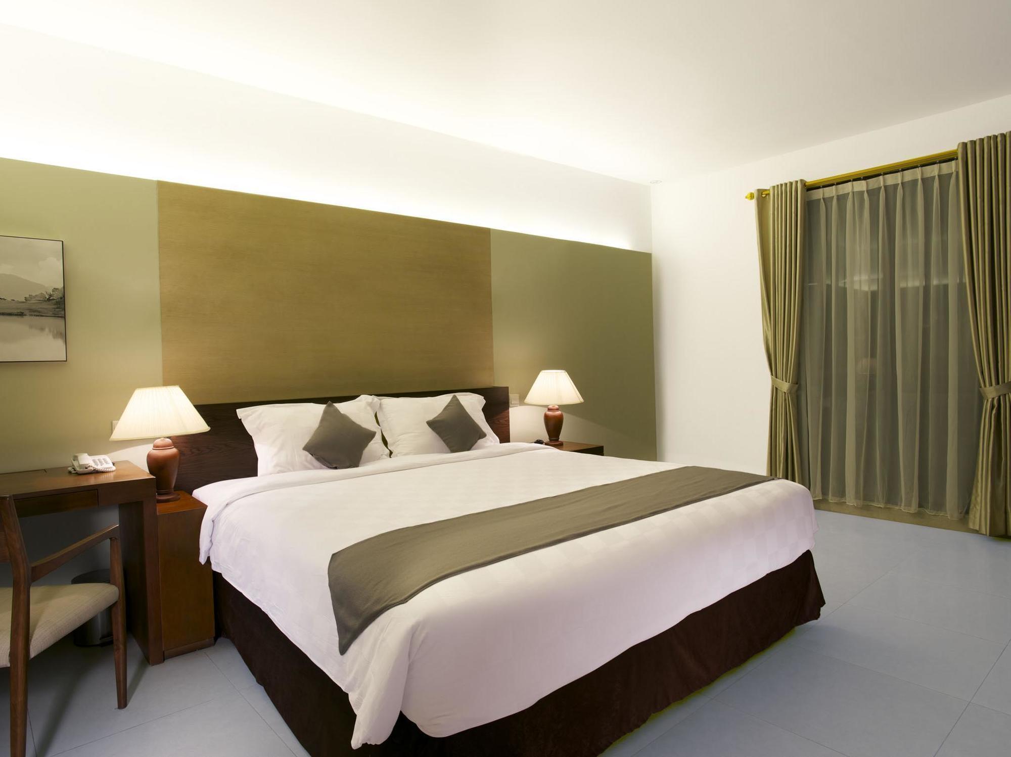 Hotel Neo+ Green Savana Sentul City Bogor Eksteriør billede